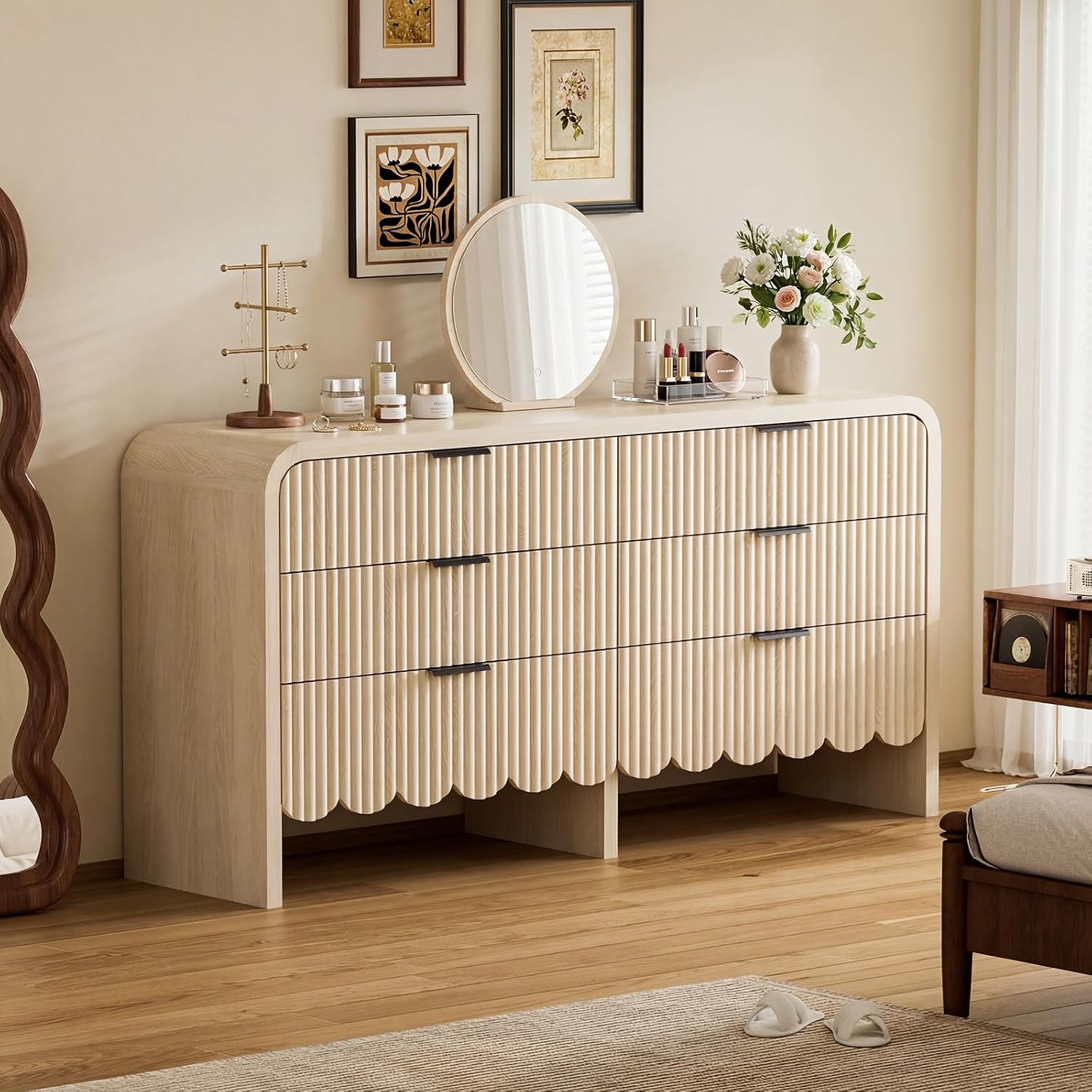Baby Nursery Closet - 木製6段チェスト、子供部屋収納用引き出し、金属製ハンドル、溝付きテレビスタンド、クローゼットチェスト、子供・赤ちゃん用寝室用、ベージュ