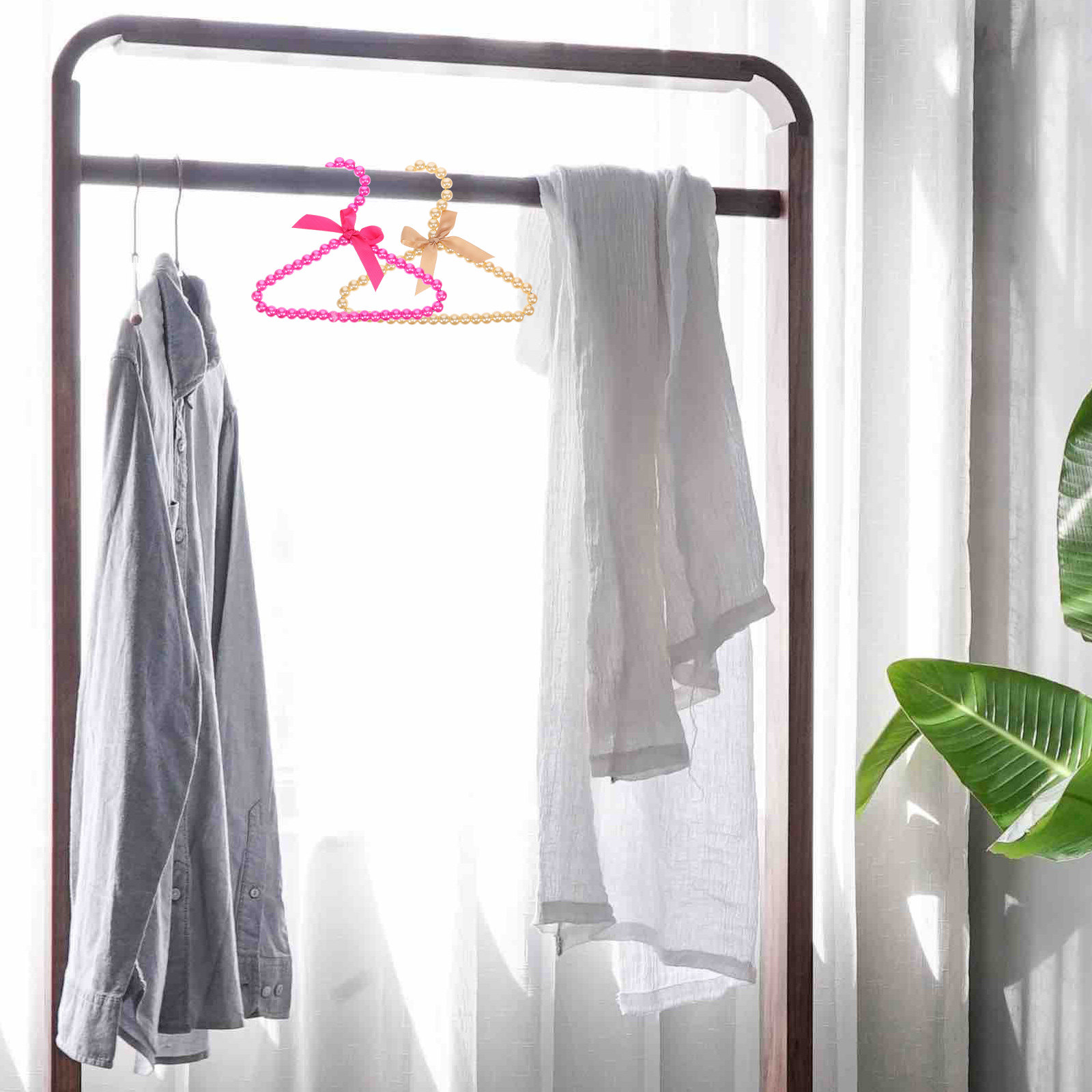 4個入りパールペット服ハンガー 多目的ベビーハンガー 保育園 - Baby Nursery Closet のレビューと価格